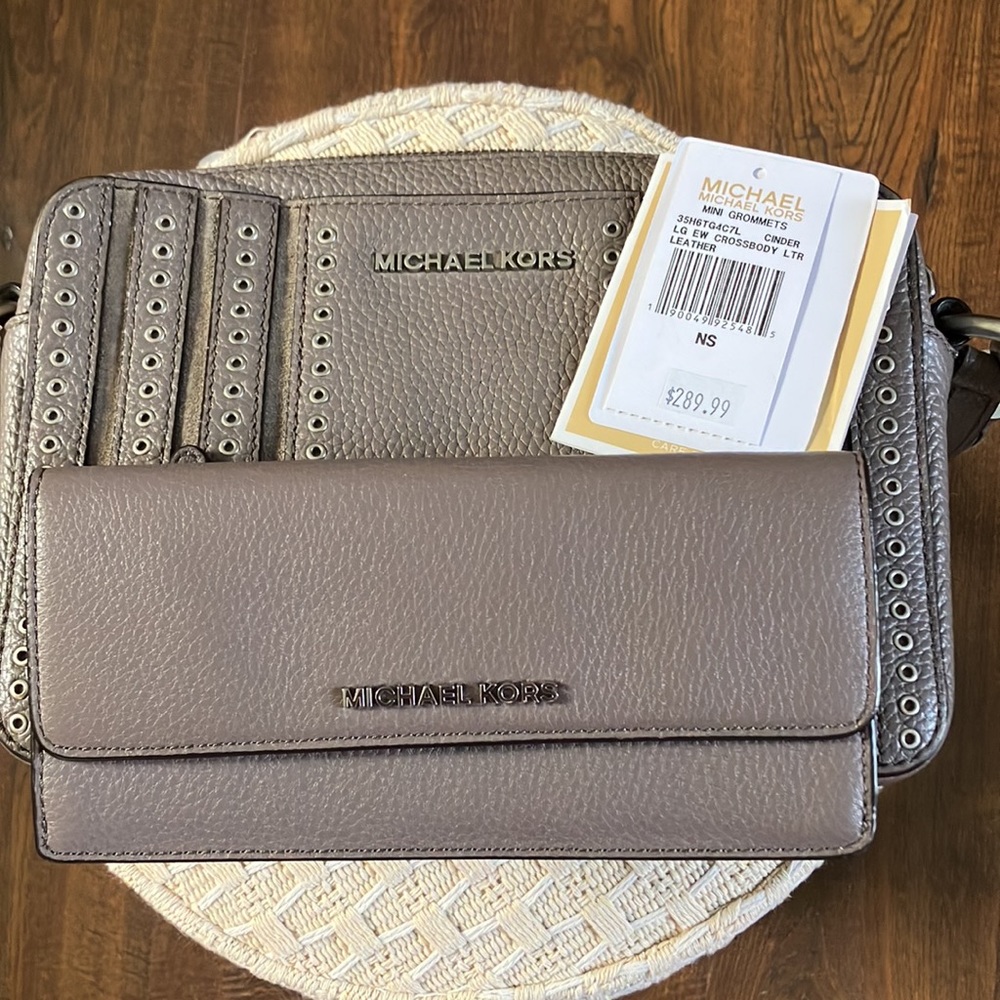 Michael Kors crossbody with matching Bedford wallet in Cinder. - Picture 13 of 14